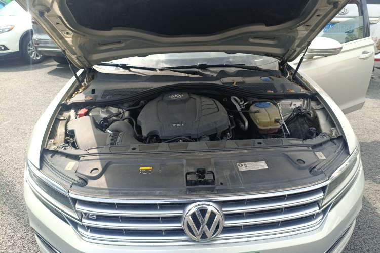 Used Volkswagen Phideon 2016 380TSI Two-Wheel-Drive Supreme Edition Engine Bay