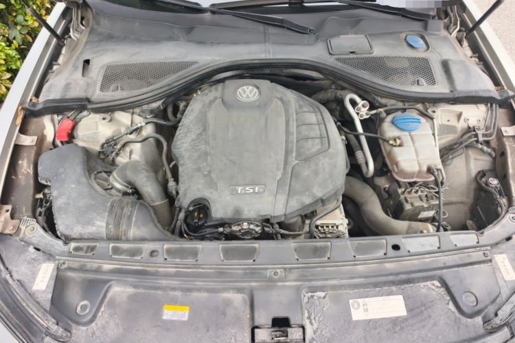 Used Volkswagen Phideon 2016 380TSI Two-Wheel-Drive Luxury Edition Engine Bay