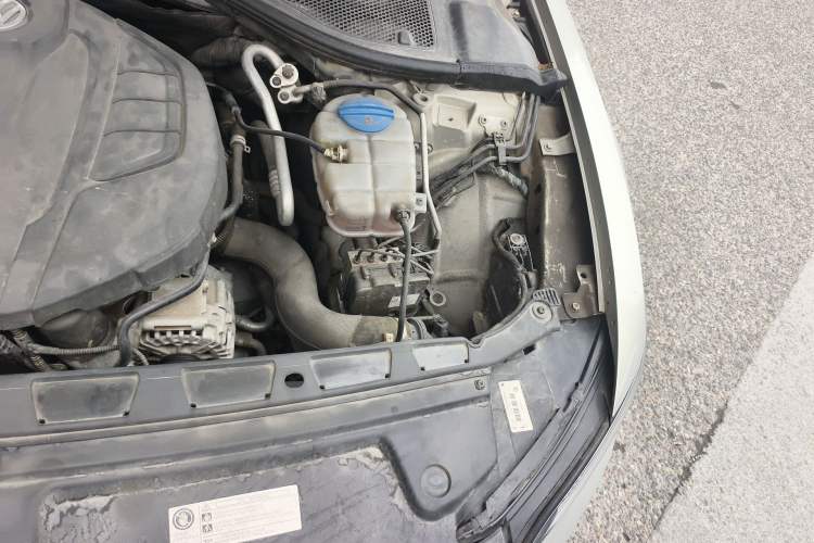 Used Volkswagen Phideon 2016 380TSI Two-Wheel-Drive Luxury Edition Engine Bay Left