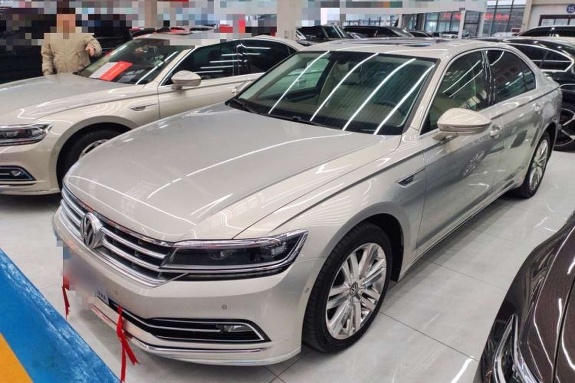 Used Volkswagen Phideon 2016 380TSI Two-Wheel-Drive Executive Version Front Left 45 Deg