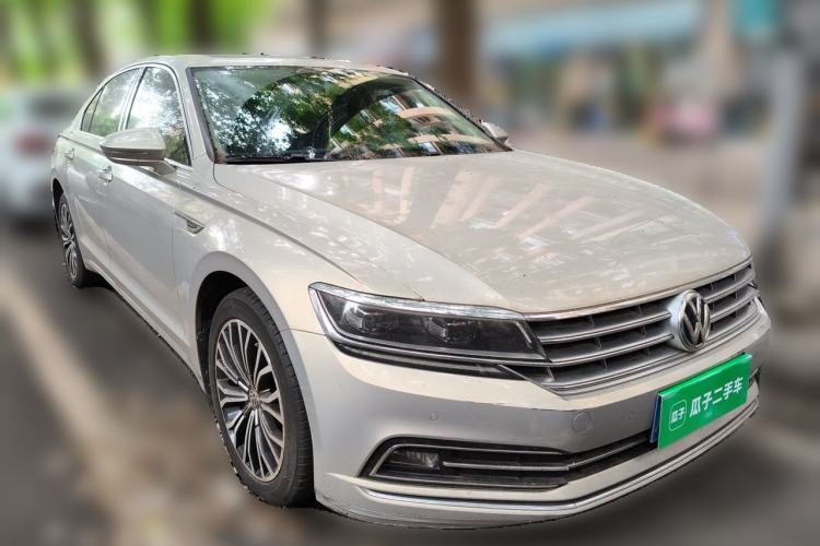 Used Volkswagen Phideon 2016 380TSI Two-Wheel-Drive Luxury Edition Front Right 45 Deg