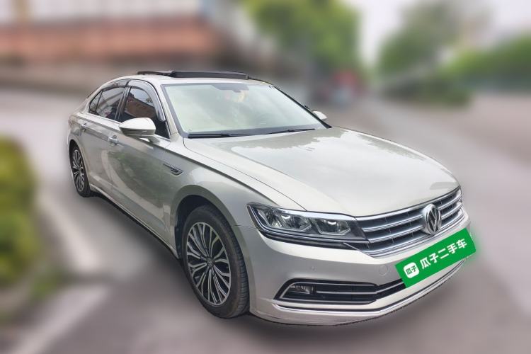 Used Volkswagen Phideon 2016 380TSI Two-Wheel-Drive Luxury Edition Front Right 45 Deg