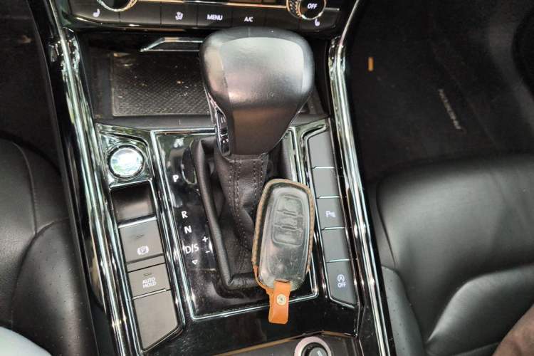 Used Volkswagen Phideon 2016 380TSI Two-Wheel-Drive Luxury Edition Gear Lever