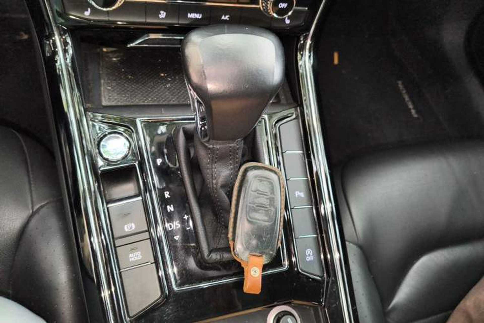 Used Volkswagen Phideon 2016 380TSI Two-Wheel-Drive Luxury Edition Gear Lever