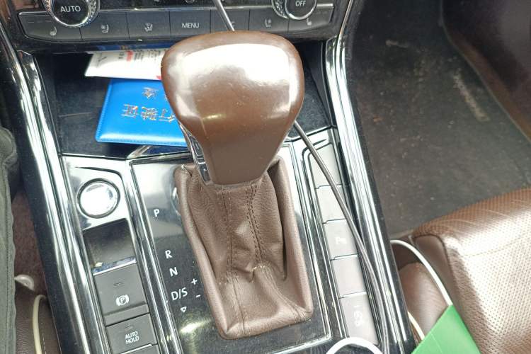 Used Volkswagen Phideon 2016 380TSI Two-Wheel-Drive Supreme Edition Gear Lever