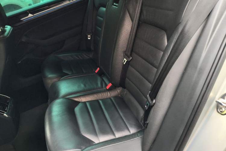 Used Volkswagen Phideon 2016 380TSI Two-Wheel-Drive Luxury Edition Left Rear Seat