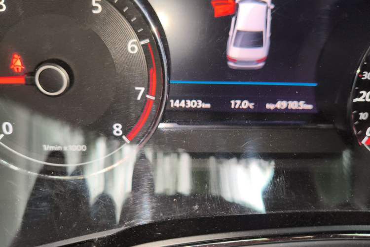 Used Volkswagen Phideon 2016 380TSI Two-Wheel-Drive Luxury Edition Odometer Close Up