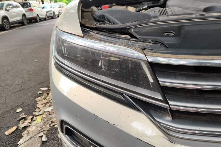 Used Volkswagen Phideon 2016 380TSI Two-Wheel-Drive Luxury Edition Right Front Headlight