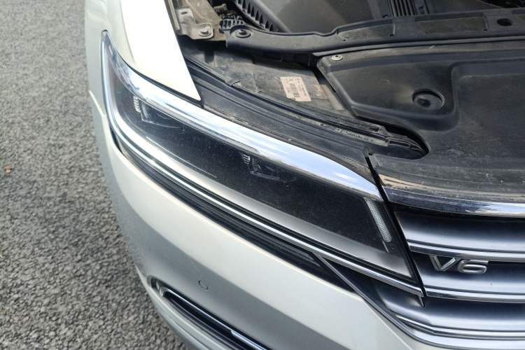 Used Volkswagen Phideon 2016 380TSI Two-Wheel-Drive Supreme Edition Right Front Headlight