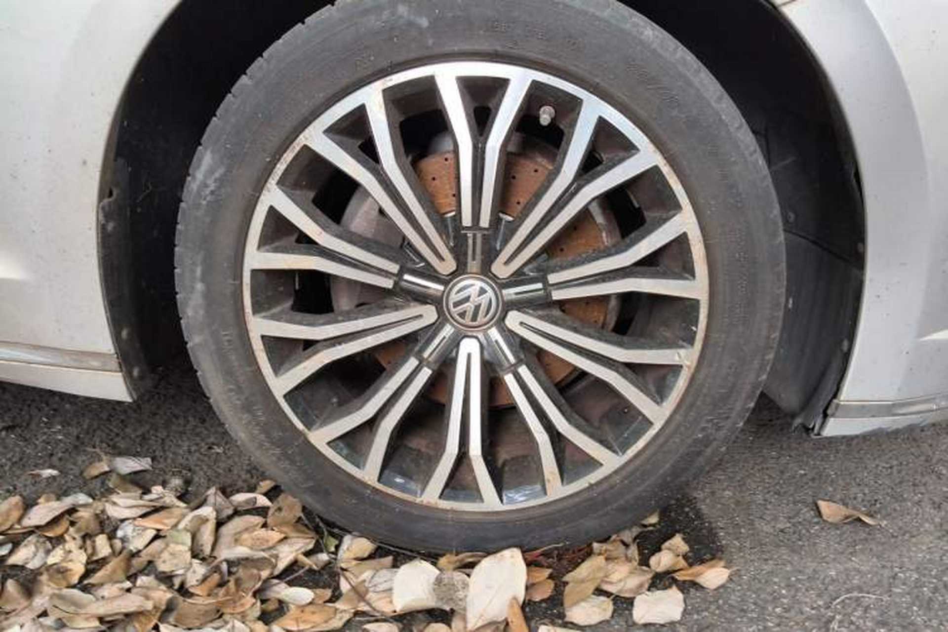 Used Volkswagen Phideon 2016 380TSI Two-Wheel-Drive Luxury Edition Right Front Wheel Hub