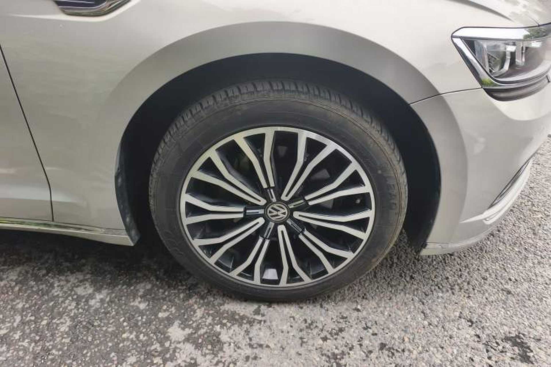 Used Volkswagen Phideon 2016 380TSI Two-Wheel-Drive Luxury Edition Right Front Wheel Hub