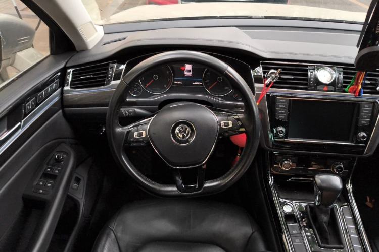 Used Volkswagen Phideon 2016 380TSI Two-Wheel-Drive Luxury Edition Steering Wheel