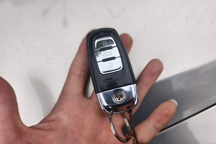 Used Volkswagen Phideon 2016 380TSI Two-Wheel-Drive Luxury Edition Vehicle Key