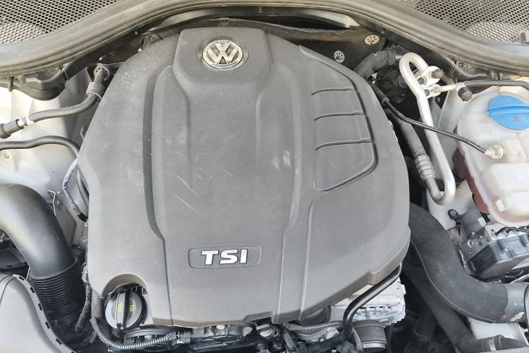 Used Volkswagen Phideon 2016 380TSI Two-Wheel-Drive Luxury Edition Engine Bay
