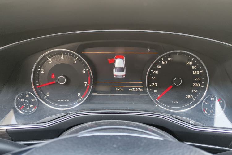 Used Volkswagen Phideon 2016 380TSI Two-Wheel-Drive Luxury Edition Instrument Cluster