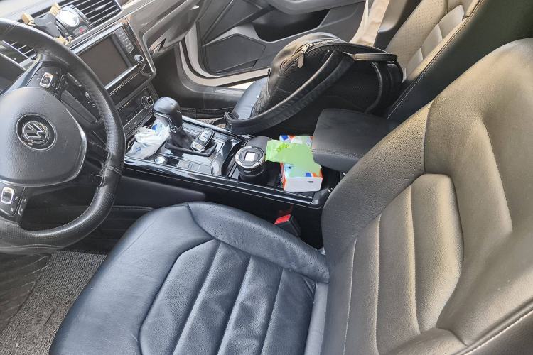 Used Volkswagen Phideon 2016 380TSI Two-Wheel-Drive Luxury Edition Left Front Seat