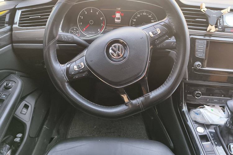 Used Volkswagen Phideon 2016 380TSI Two-Wheel-Drive Luxury Edition Steering Wheel