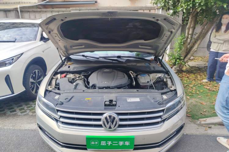 Used Volkswagen Phideon 2016 380TSI Two-Wheel-Drive Luxury Edition Engine Bay