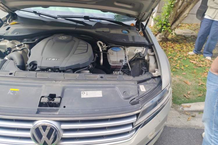 Used Volkswagen Phideon 2016 380TSI Two-Wheel-Drive Luxury Edition Engine Bay Left