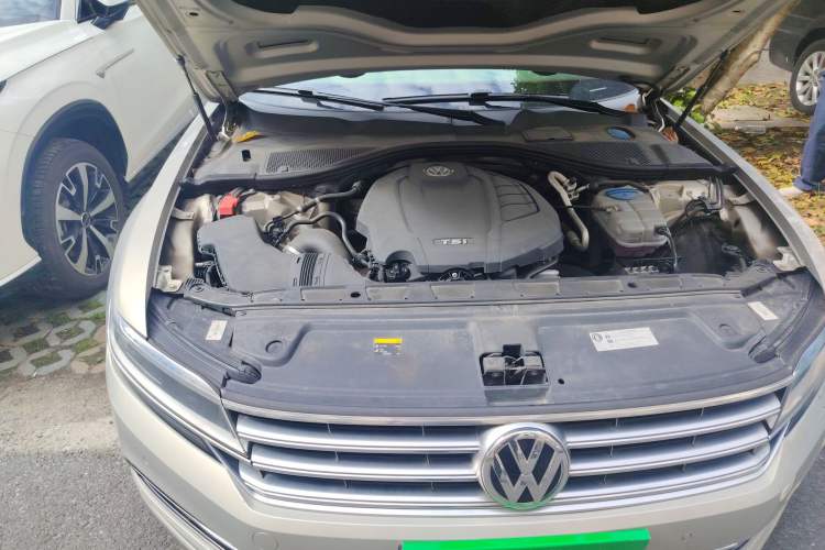 Used Volkswagen Phideon 2016 380TSI Two-Wheel-Drive Luxury Edition Engine Bay Right