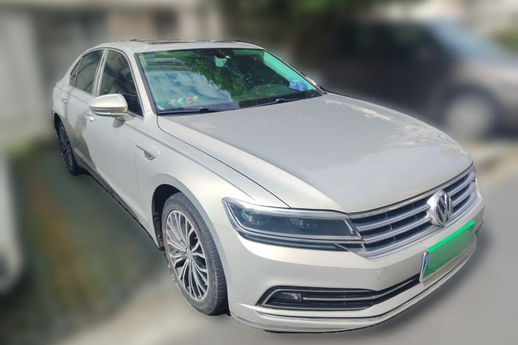 Used Volkswagen Phideon 2016 380TSI Two-Wheel-Drive Luxury Edition Front Right 45 Deg