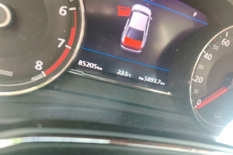 Used Volkswagen Phideon 2016 380TSI Two-Wheel-Drive Luxury Edition Odometer Close Up