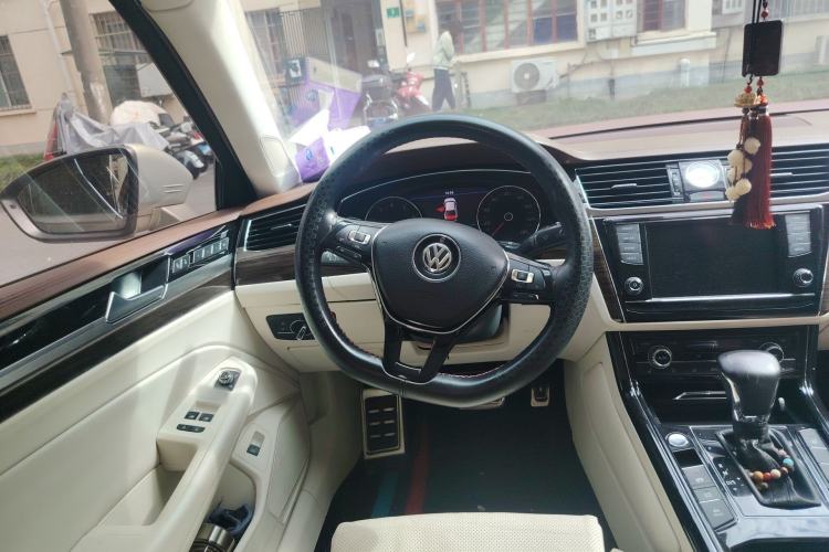 Used Volkswagen Phideon 2016 380TSI Two-Wheel-Drive Luxury Edition Steering Wheel
