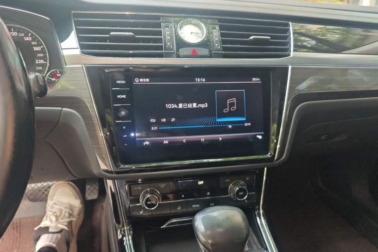 Used Volkswagen Phideon 2018 Revised Version 380TSI Two-Wheel Drive Business Edition Audio And AC Panel