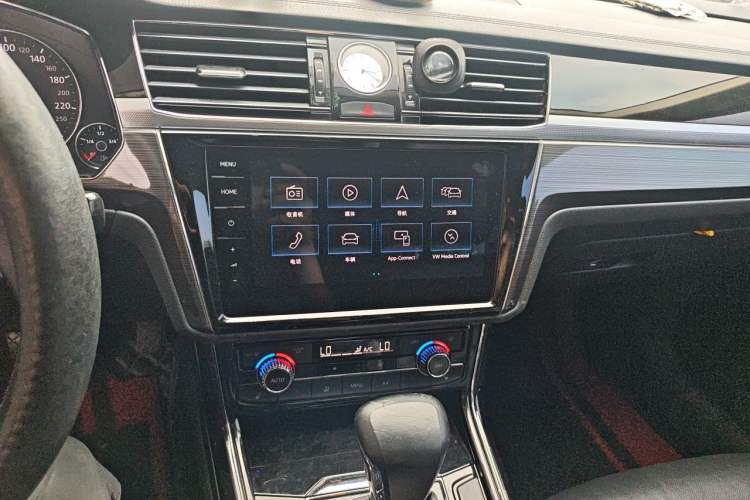 Used Volkswagen Phideon 2018 Revised Version 380TSI Two-Wheel Drive Business Edition Audio And AC Panel