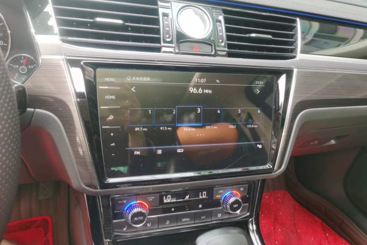 Used Volkswagen Phideon 2018 Revised Version 380TSI Two-Wheel Drive Business Edition Audio And AC Panel