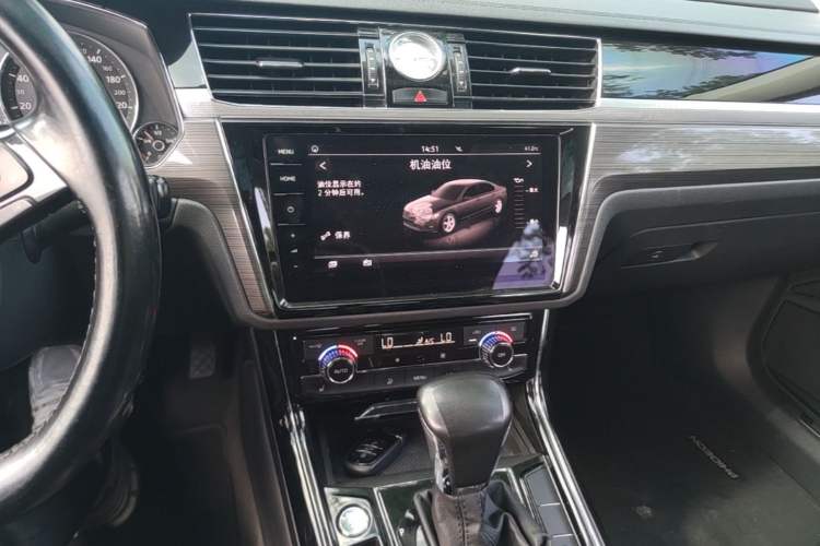 Used Volkswagen Phideon 2018 Revised Version 380TSI Two-Wheel Drive Business Edition Audio And AC Panel