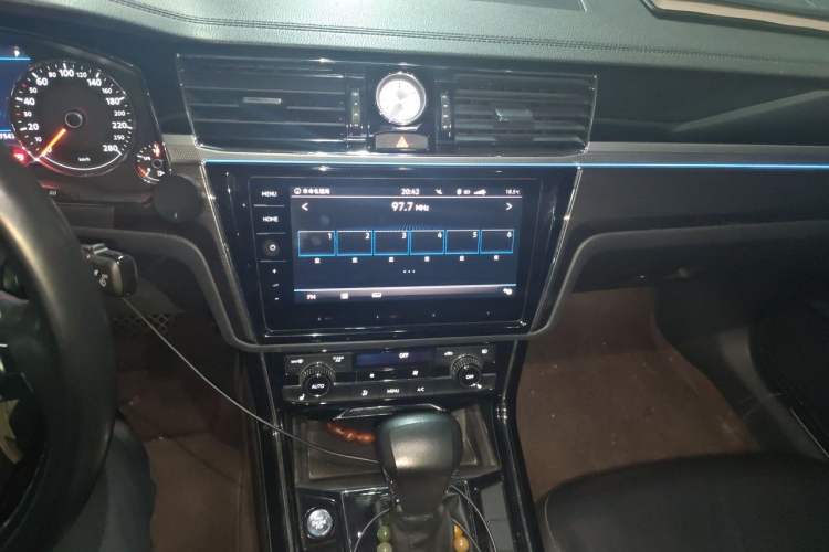 Used Volkswagen Phideon 2018 Revised Version 380TSI Two-Wheel Drive Business Edition Audio And AC Panel