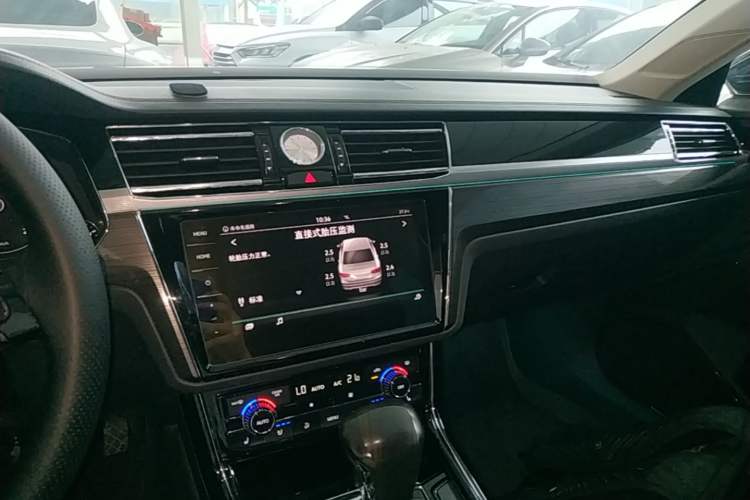 Used Volkswagen Phideon 2018 Revised Version 380TSI Two-Wheel Drive Business Edition Audio And AC Panel