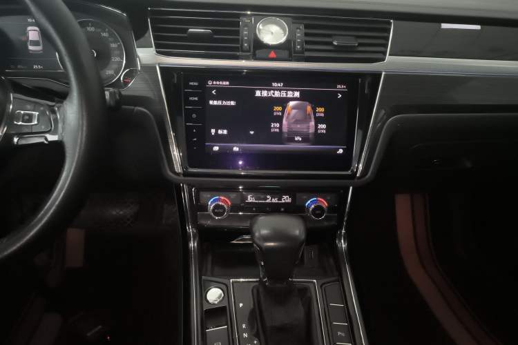 Used Volkswagen Phideon 2018 Revised Version 380TSI Two-Wheel Drive Business Edition Audio And AC Panel