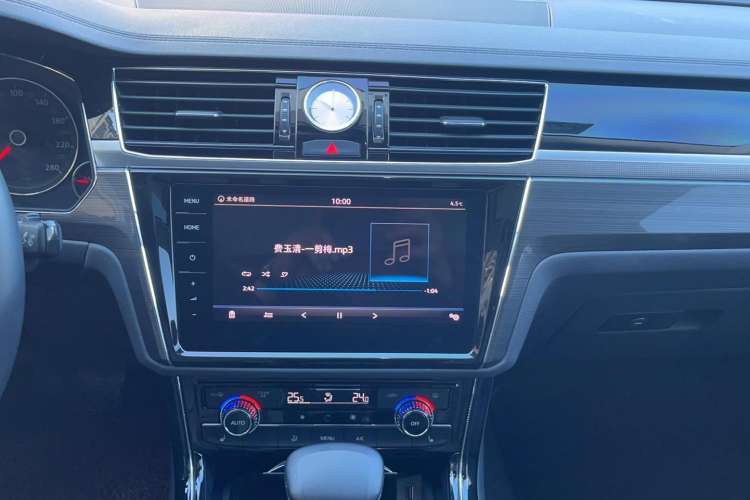 Used Volkswagen Phideon 2018 Revised Version 380TSI Two-Wheel Drive Business Edition Audio And AC Panel
