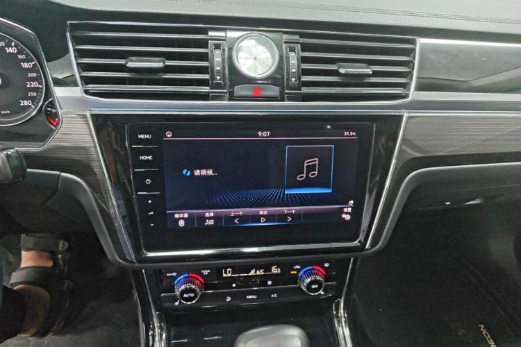 Used Volkswagen Phideon 2018 Revised Version 380TSI Two-Wheel Drive Business Edition Audio And AC Panel