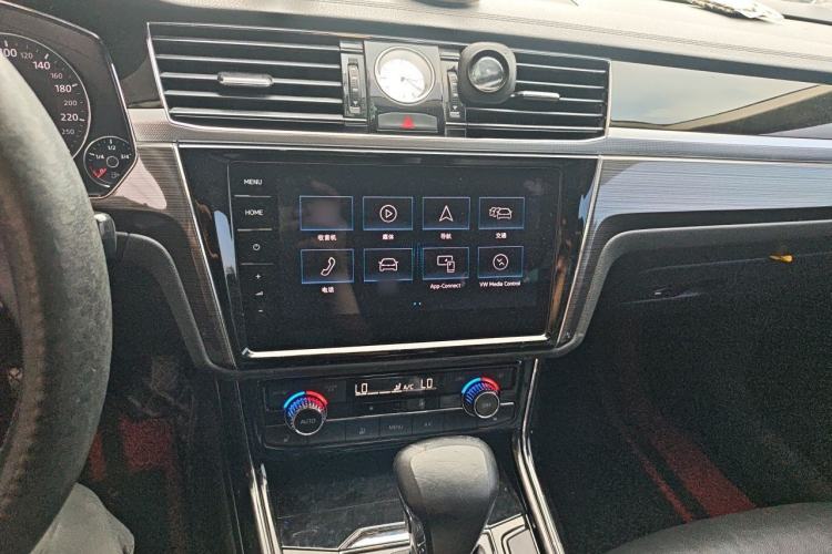 Used Volkswagen Phideon 2018 Revised Version 380TSI Two-Wheel Drive Business Edition Audio And AC Panel