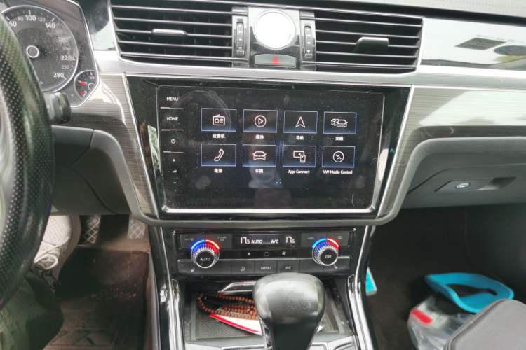 Used Volkswagen Phideon 2018 Revised Version 380TSI Two-Wheel Drive Business Edition Audio And AC Panel