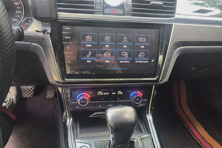 Used Volkswagen Phideon 2018 Revised Version 380TSI Two-Wheel Drive Business Edition Audio And AC Panel