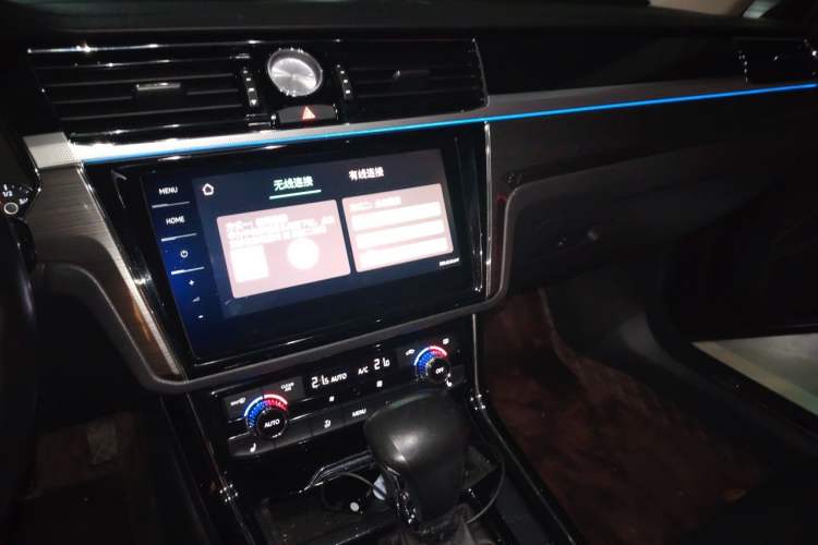 Used Volkswagen Phideon 2018 Revised Version 380TSI Two-Wheel Drive Business Edition Audio And AC Panel