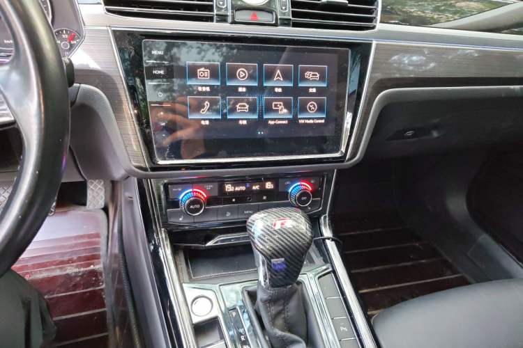 Used Volkswagen Phideon 2018 Revised Version 380TSI Two-Wheel Drive Business Edition Audio And AC Panel