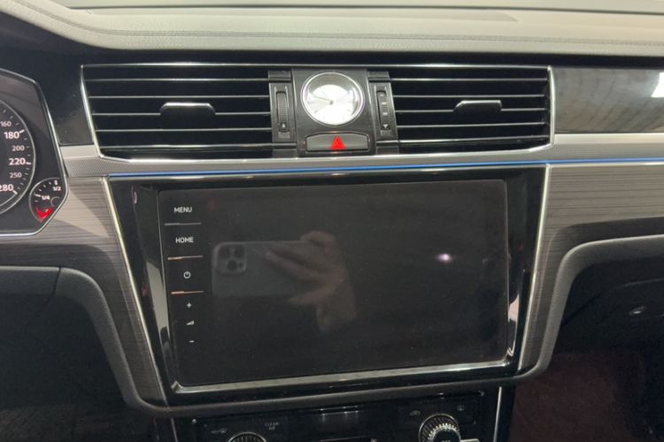 Used Volkswagen Phideon 2018 Revised Version 380TSI Two-Wheel Drive Business Edition Audio And AC Panel