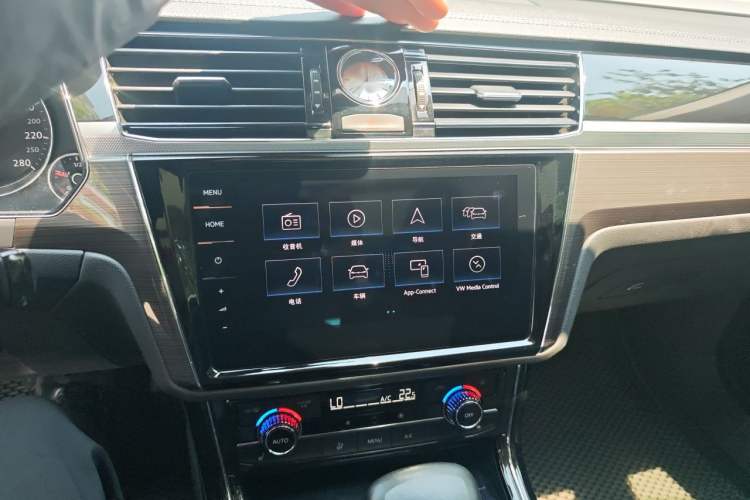 Used Volkswagen Phideon 2018 Revised Version 380TSI Two-Wheel Drive Business Edition Audio And AC Panel
