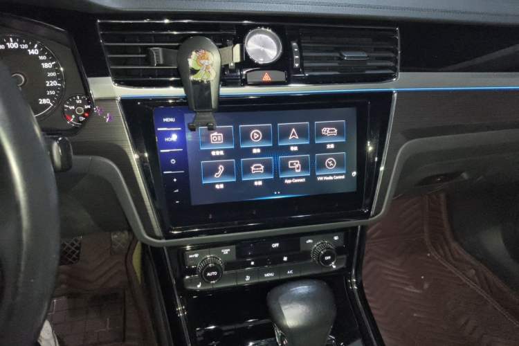 Used Volkswagen Phideon 2018 Revised Version 380TSI Two-Wheel Drive Business Edition Audio And AC Panel