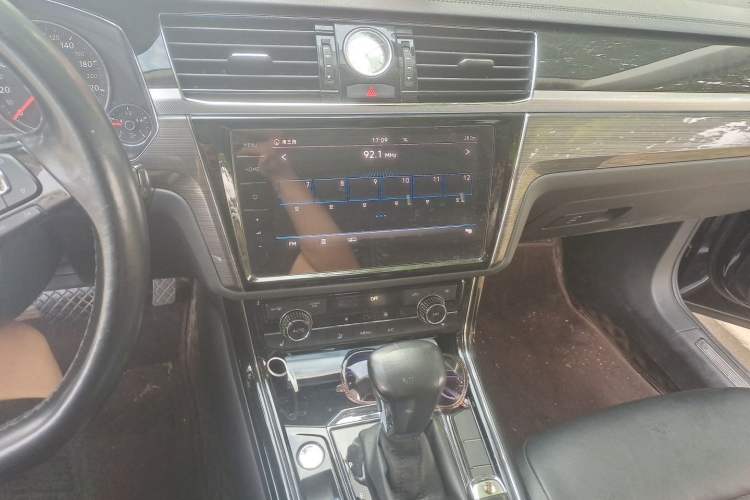 Used Volkswagen Phideon 2018 380TSI Two-Wheel Drive Business Edition Audio And AC Panel