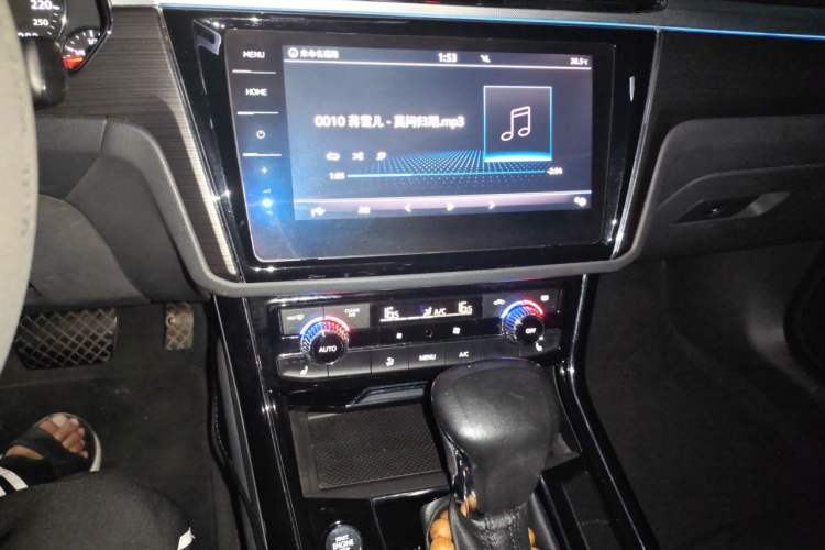 Used Volkswagen Phideon 2018 Revised Version 380TSI Two-Wheel Drive Business Edition Audio And AC Panel