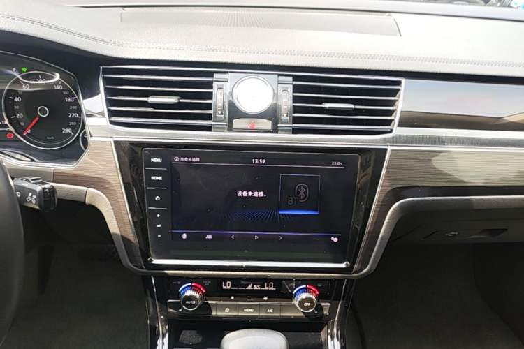 Used Volkswagen Phideon 2018 Revised Version 380TSI Two-Wheel Drive Business Edition Audio And AC Panel