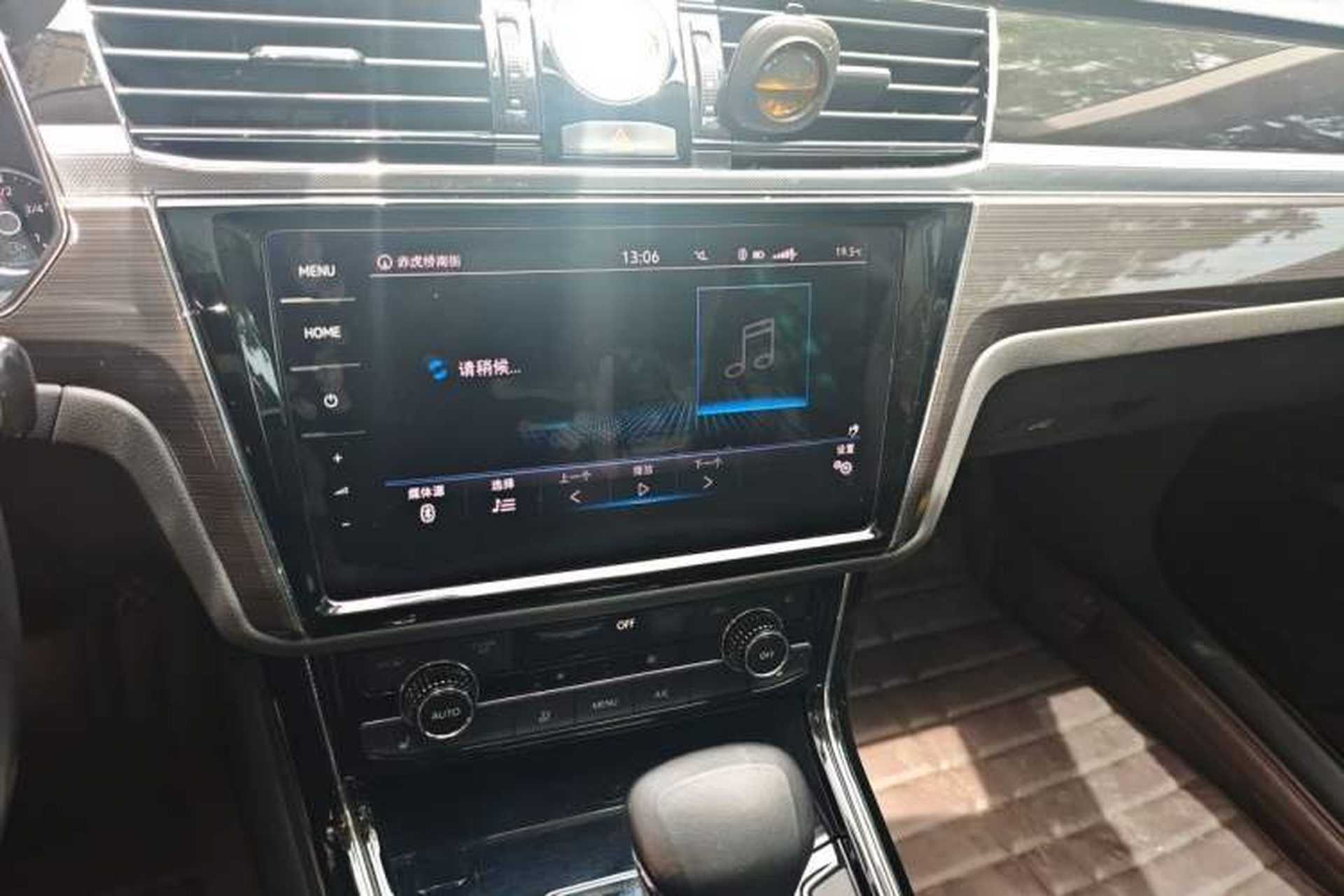 Used Volkswagen Phideon 2018 Revised Version 380TSI Two-Wheel Drive Business Edition Audio And AC Panel