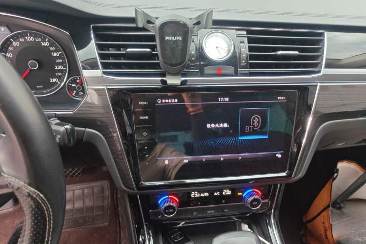 Used Volkswagen Phideon 2018 Revised Version 380TSI Two-Wheel Drive Business Edition Audio And AC Panel