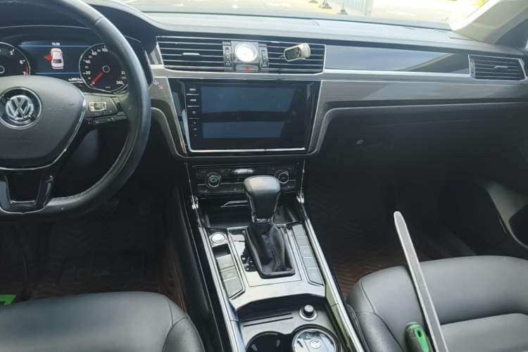 Used Volkswagen Phideon 2018 Revised Version 380TSI Two-Wheel Drive Business Edition Audio And AC Panel